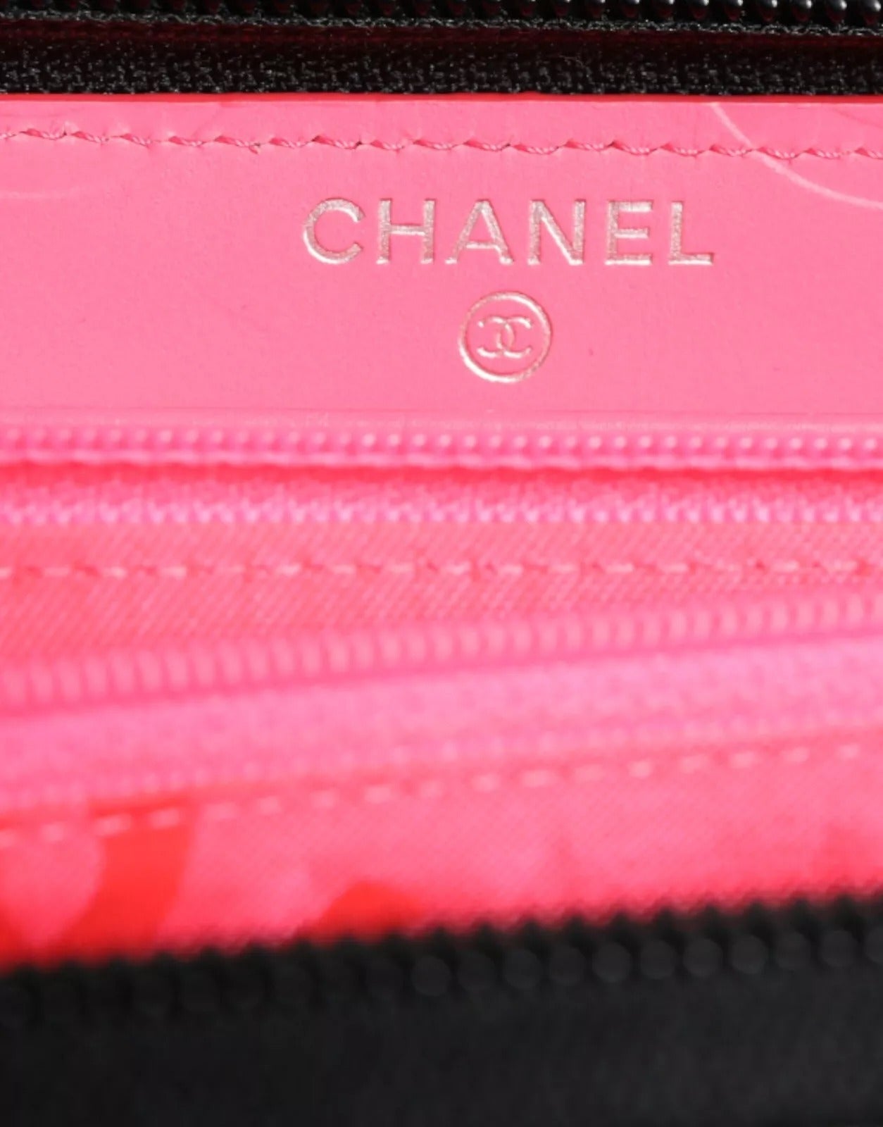 Chanel Black Quilted Leather Logo CC Continental Zip Wallet Womens Wallet