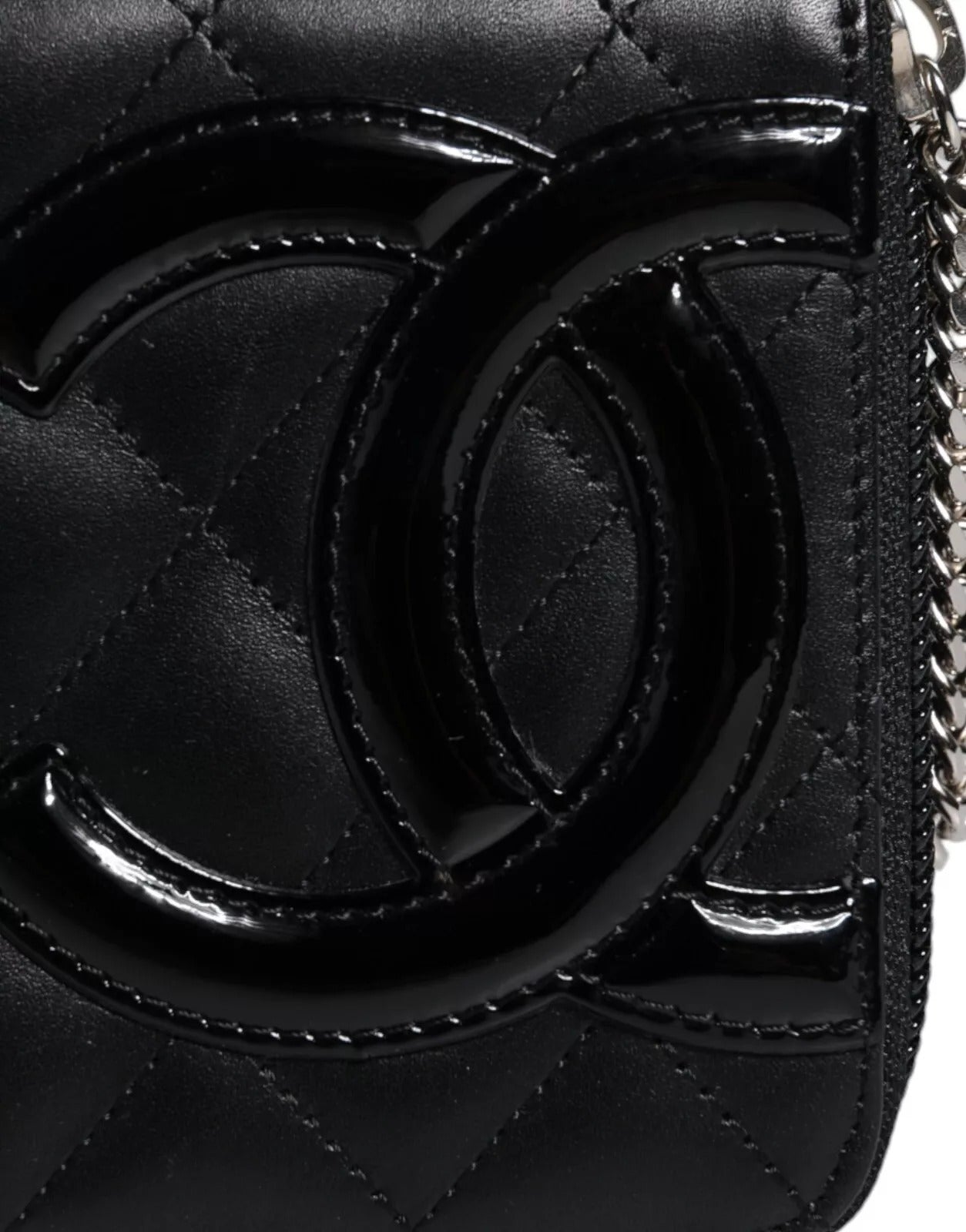 Chanel Black Quilted Leather Logo CC Continental Zip Wallet Womens Wallet